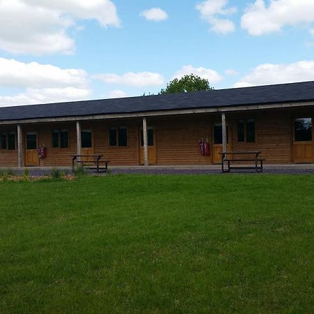 Cowbridge Cabins Exterior foto
